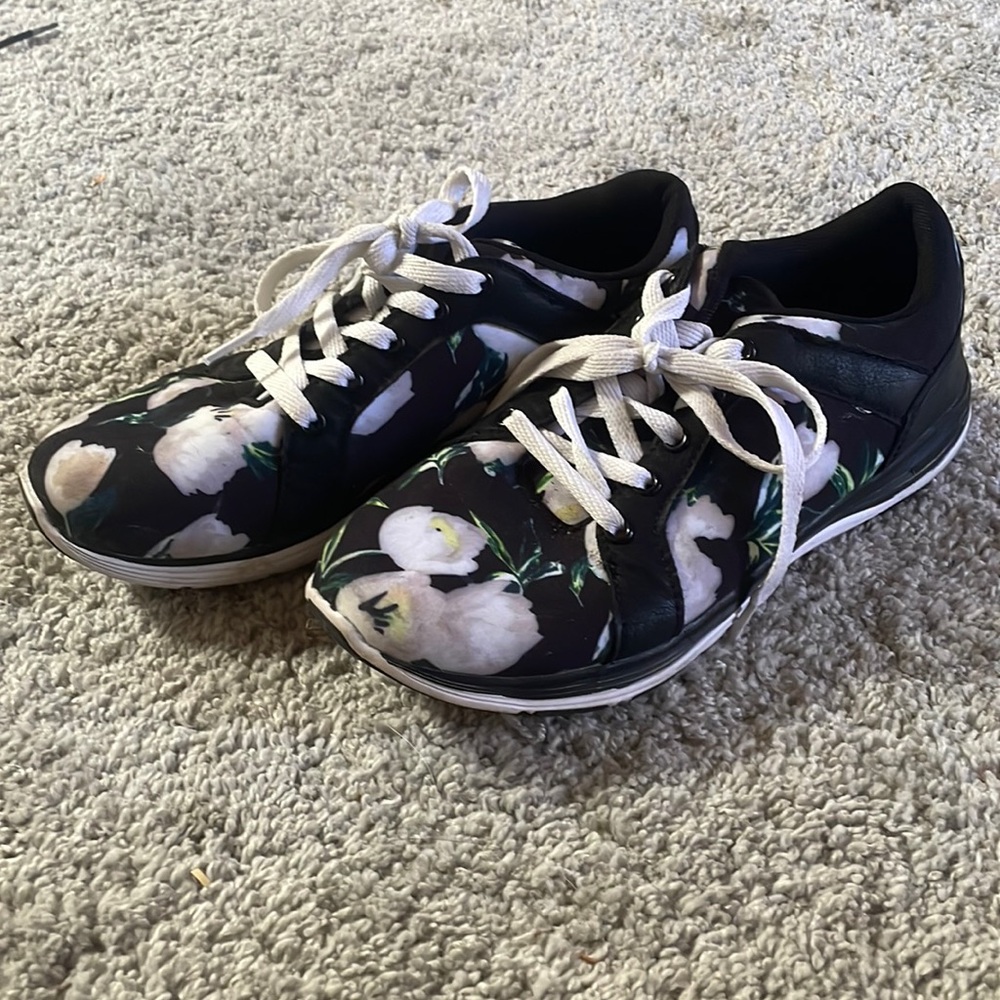 Everly Athletic Sneaker Size 8.